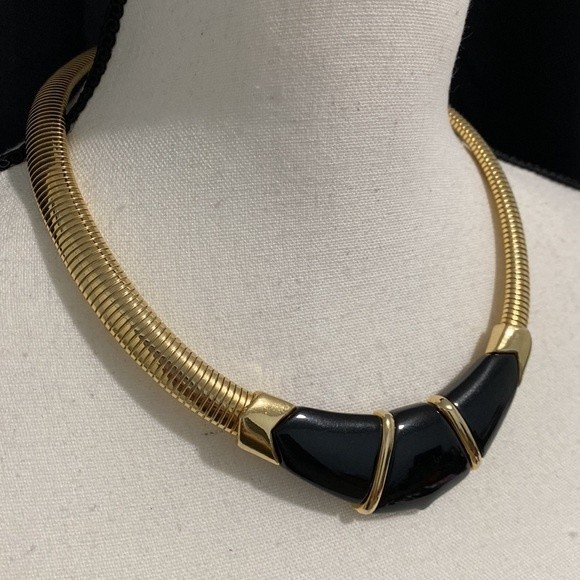 Vintage Monet Gold Tone Necklace - Picture 2 of 9